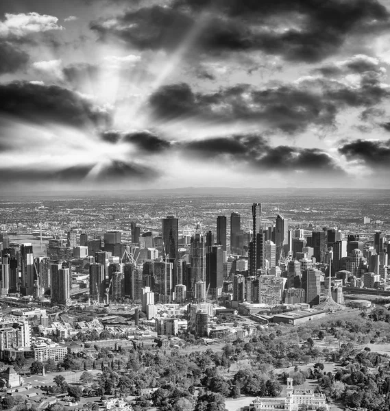Veduta aerea dello skyline di Melbourne dall'elicottero, Australia. — Foto Stock