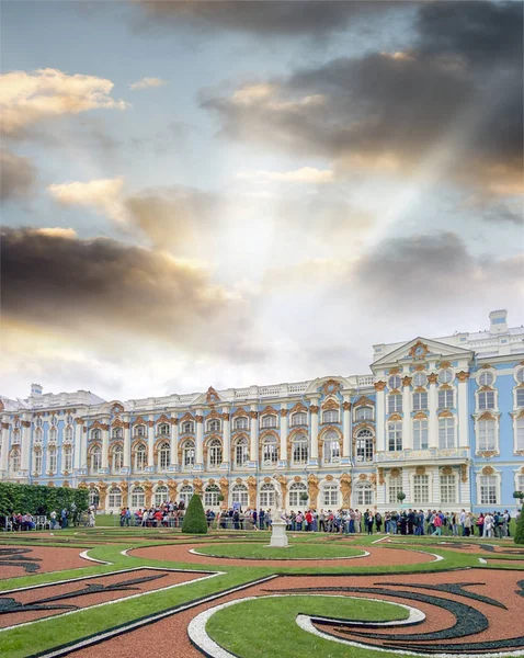 Palacio de Santa Catalina en San Petersburgo, Rusia. Vista desde el pa —  Fotos de Stock