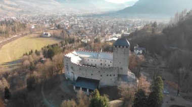 Lienz Kalesi hava görüntüleri kış aylarında hava görünümü, Avusturya