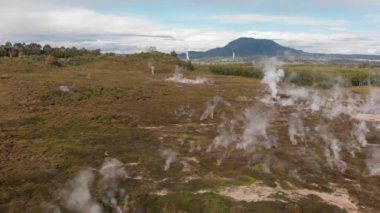 Ay kraterleri, güzel geysers peyzaj, Taupo-Yeni Zelanda