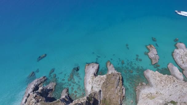 Tranquillo Filmato Della Bellissima Costa Rocciosa Del Mare Concetto Vacanza — Video Stock