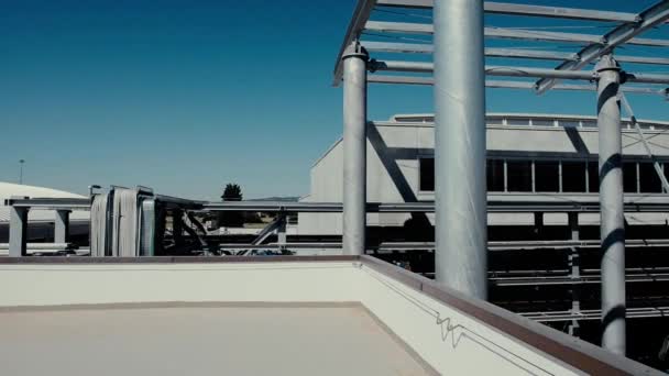 Filmmaterial Von Modernen Lagerhallen Außenwänden Für Hintergrund — Stockvideo