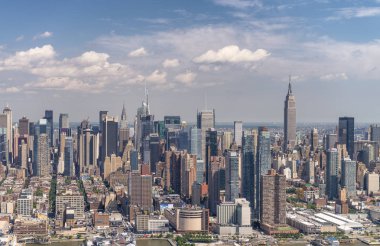 New York şehrinin muhteşem havadan görünümü. Midtown Manhattan siluetinin 