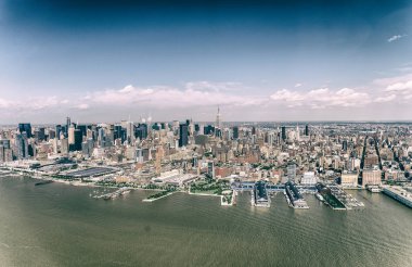 New York şehrinin muhteşem havadan görünümü. Midtown Manhattan siluetinin 
