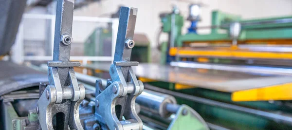 Hefbomen voor metaal cutter machine, fabrieksinstallaties spiralen — Stockfoto