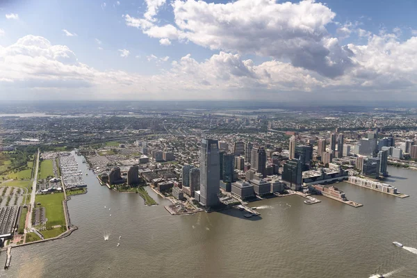 Jersey City incrível horizonte aéreo em um dia ensolarado de verão — Fotografia de Stock