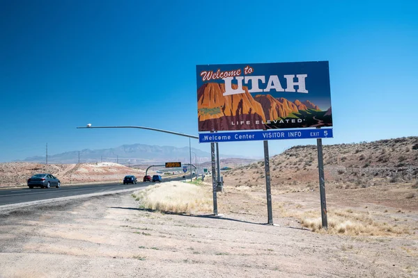 UTAH, États-Unis - 19 JUIN 2018 : Bienvenue au panneau routier de l'Utah le long de l'État — Photo