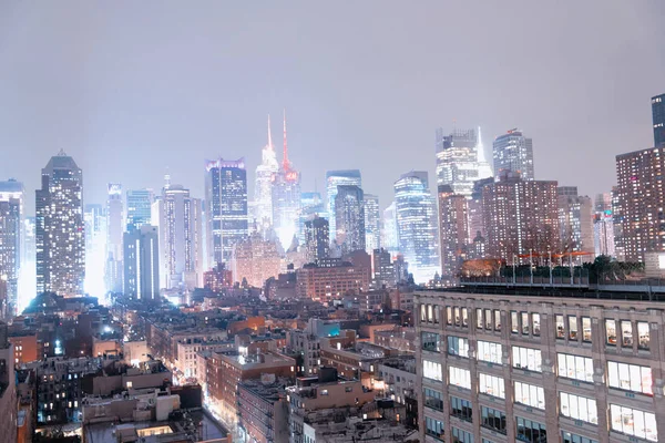 NEW YORK CITY - 1 DICEMBRE 2018: Midtown Manhattan night skylin — Foto Stock