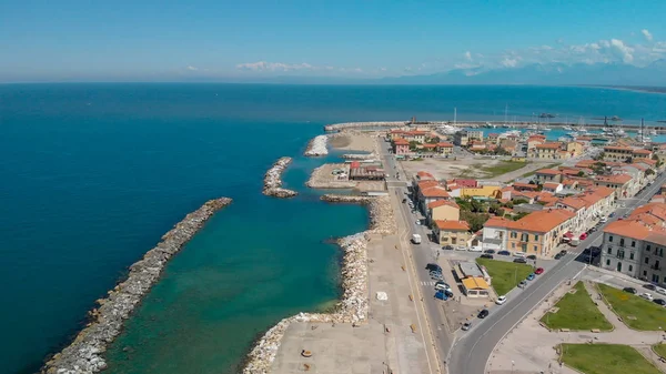 Вид з повітря на красивий пляж в літній час — стокове фото