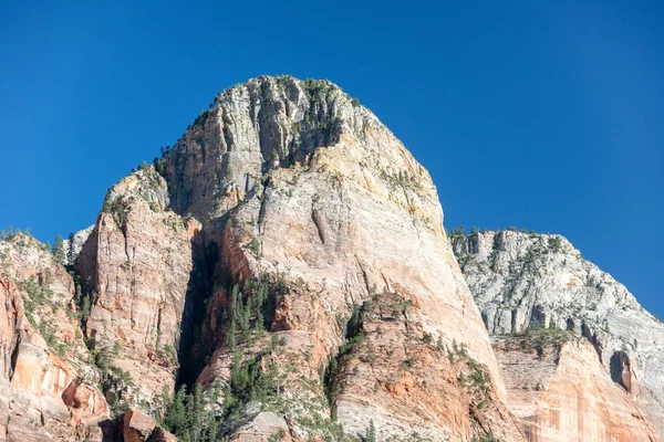 Parque Nacional Zion montañas en temporada de verano, UT — Foto de Stock