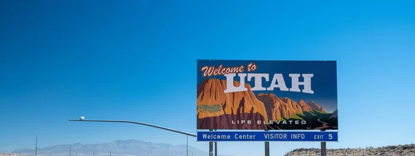 Willkommen zu utah Straßenschild entlang der Staatsstraße, USA — Stockfoto