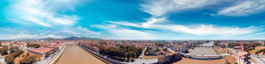 Pisa, İtalya. Güzel Ortaçağ cityscape ve Lun havadan görünümü