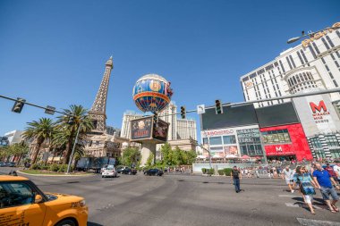 Las Vegas - 1 Temmuz 2018: Strip casinolar görünümünü bir su üzerinde