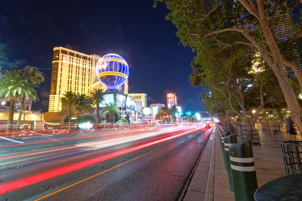 LAS VEGAS - JULY 1, 2018: Night view of The Strip with Casinos. — Stock Photo, Image