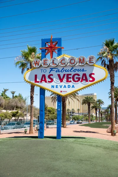 LAS VEGAS - 1 DE JULIO DE 2018: Bienvenido al fabuloso cartel de Las Vegas — Foto de Stock