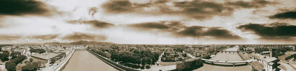 ピサの空撮。都市の景観とシタデル タワー — ストック写真