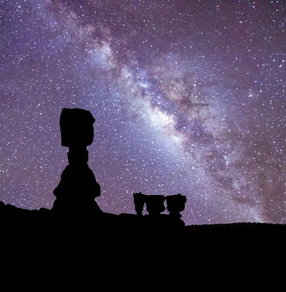 Bryce Canyon National Park hoodoos silhouettes on a starry night — Stock Photo, Image