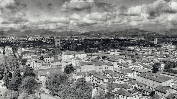 Letecký pohled na panoráma města Lucca, Toskánsko - Itálie — Stock fotografie