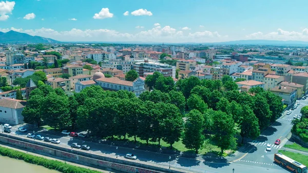 Αεροφωτογραφία του Pisa, Τοσκάνη. Σπίτια της πόλης, σε μια ηλιόλουστη ημέρα — Φωτογραφία Αρχείου