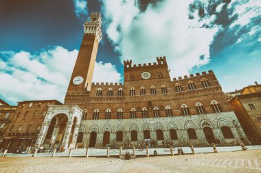 Siena, İtalya - 17 Mart 2019: Piazza del Campo turist ziyaret. 
