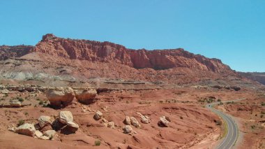 Capitol resif Milli Parkı, Utah. Gün batımında havadan görünümü