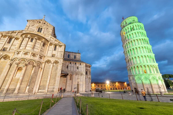 Pisa Tower and Cathedral in Miracles Square for St Patrick's Day — Stock Photo, Image