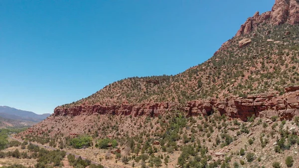 Zion National Park in summer season. Red mountains against blue — Stock Photo, Image