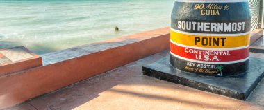 En güneydeki nokta işareti güzel bir günde, Key West, Florid