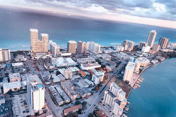 Csodálatos városkép Miami Beach. A légi felvétel a város épületeit fr — Stock Fotó