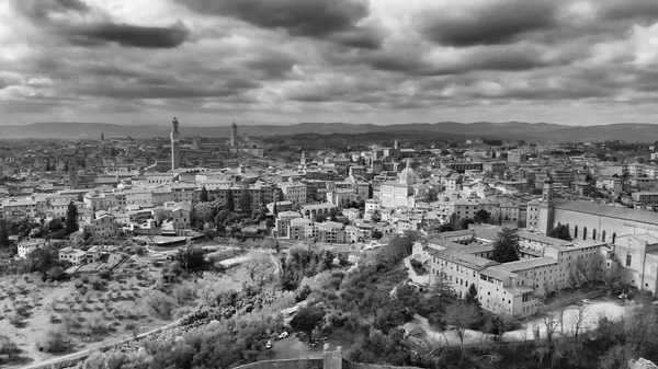 Siena Ortaçağ manzarası, Tuscan şaşırtıcı havadan görünümü — Stok fotoğraf