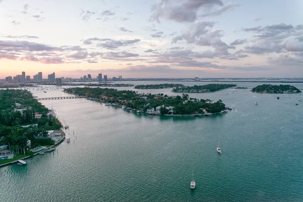 Hibiscus-sziget és a Palm Island-Miami-ban. A légi felvétel a helikopter — Stock Fotó