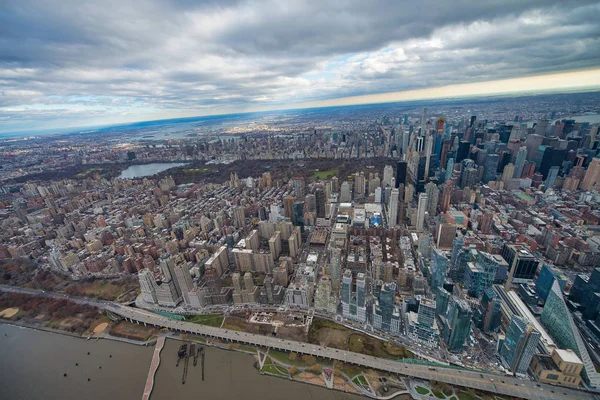 Sağa sola hava görünümü Central Park ve Midtown Manhattan'ın geniş açı — Stok fotoğraf