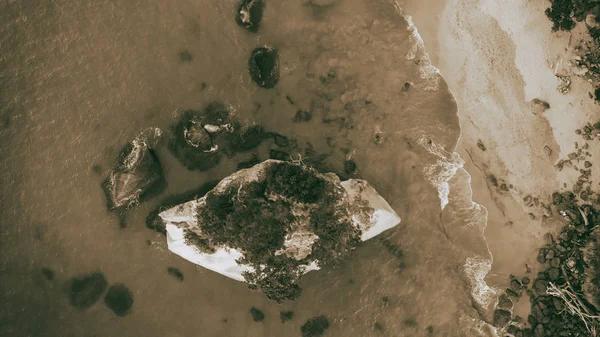 Cathedral Cove costa al atardecer. Increíble vista aérea aérea — Foto de Stock