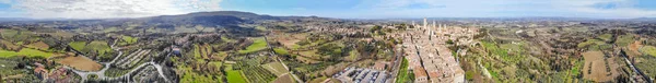 Panoramatický letecký pohled na San Gimignano Panorama při západu slunce, toskánská — Stock fotografie