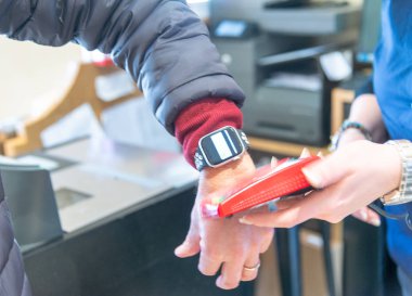 Smartwatch temassız ödeme sistemi