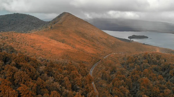 Panoramiczny widok z lotu ptaka jezior i pobliski las w Tongari — Zdjęcie stockowe