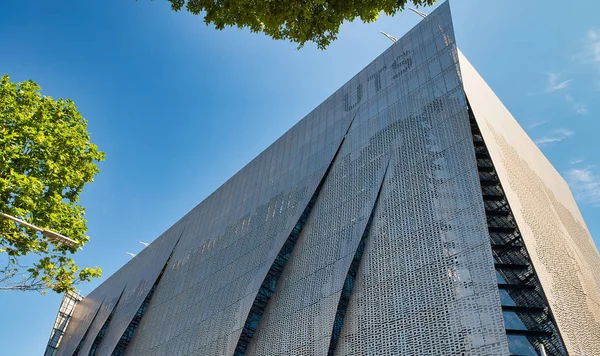 Sydney Novembre 2015 Edificio Uts Circondato Alberi Contro Cielo Blu — Foto Stock