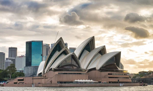 Sidney Kasım 2015 Bulutlu Bir Günde Sydney Opera Binası Nın — Stok fotoğraf