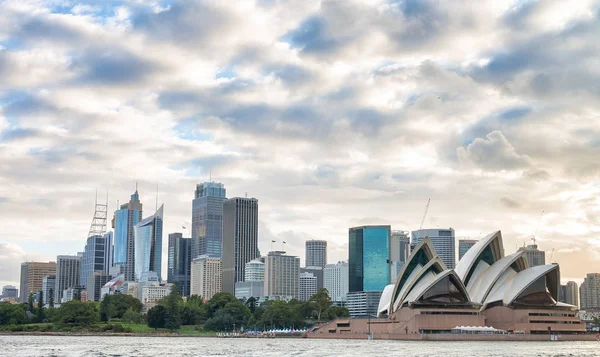 Kirribilli Avustralya Dan Alacakaranlıkta Sydney Silüetinin Panoramik Manzarası — Stok fotoğraf