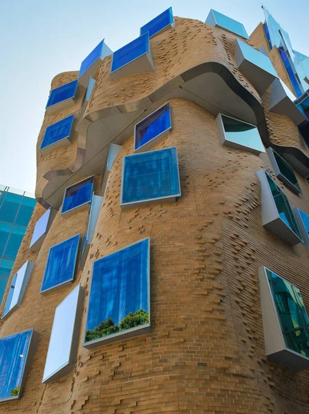 シドニー 2015年11月10日 紙袋の建物または工科大学のチャウチャックウィングビルの眺め 建築家フランク ゲーリーによって設計されました — ストック写真