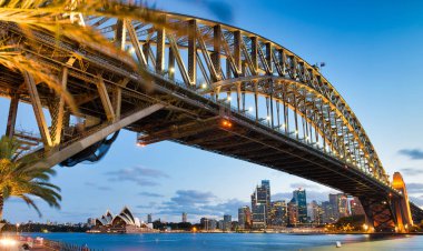 Gece Sydney Harbor Köprüsü, şehir sembolü, Avustralya
