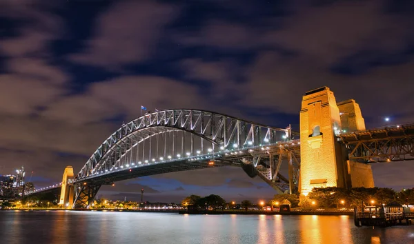 Gece Sydney Harbor Köprüsü, şehir sembolü, Avustralya — Stok fotoğraf