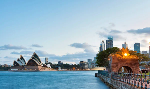 Panoramiczny widok na panoramę Sydney o zmierzchu od Kirribilli — Zdjęcie stockowe