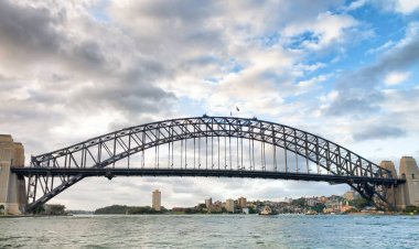 Sydne Gemi Cruise gelen Sydney Harbor Köprüsü güzel görünümü