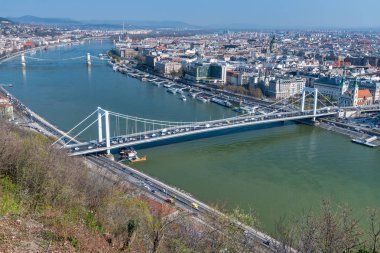 Buda Tepesi 'nden Budapeşte 'nin güzel köprüleri