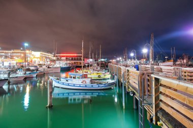 San Francisco, CA-6 Ağustos 2017: Fisherman 's WH gece görünümü