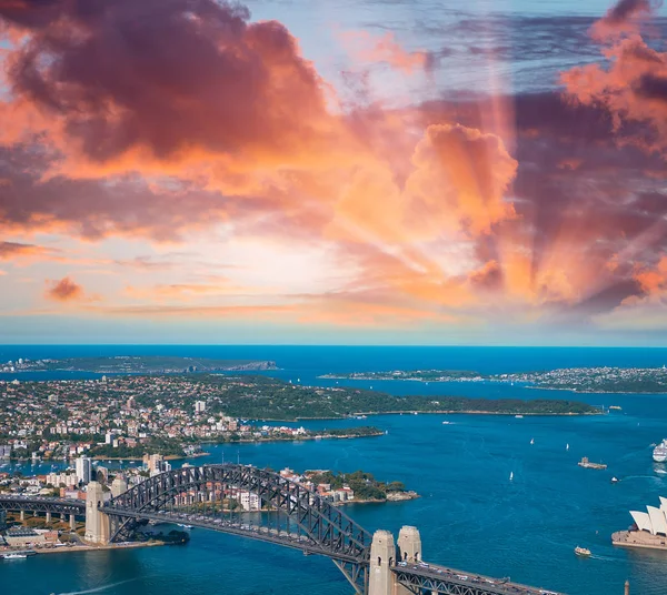 Aerial view of Sydney Harbor Bridge, city symbol, Australia — Stock Photo, Image