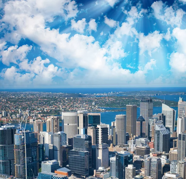 Vista aérea al atardecer del horizonte de Sídney con Barangaroo y CBD — Foto de Stock