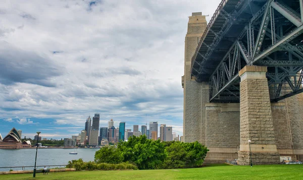 Sydney-6 listopada 2015: piękny widok na most portowy. Sydn (w) — Zdjęcie stockowe