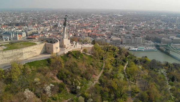 Воздушный вид на Будапешт и горизонт города, Хунг — стоковое фото